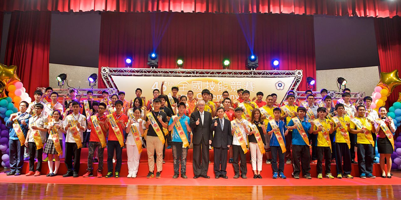 Gold medal winners at the 2015 National Skills Competition, Chinese Taipei, with Wu Den-yih, Vice President, Republic of China